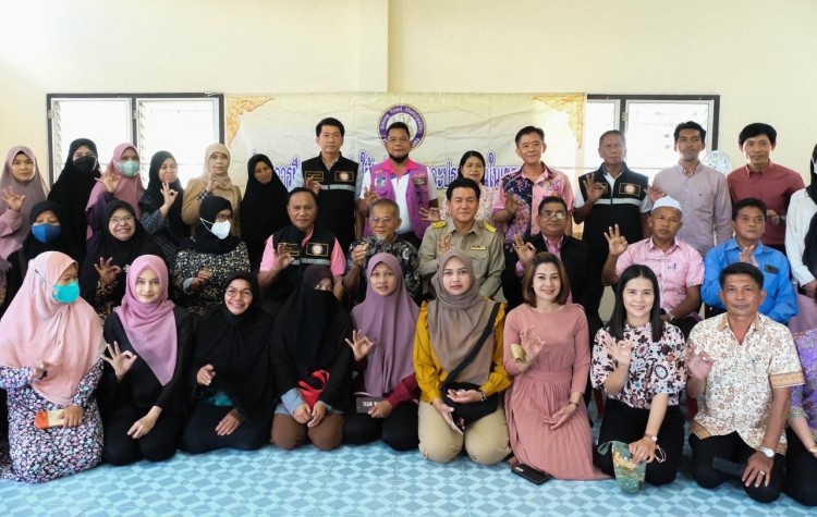 เบตง เทศบาลเมืองเบตง ฝึกอบรมการทำขนมให้ประชาชนเพิ่มรายได้