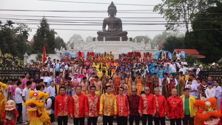 มูลนิธิอำเภอเบตง จัดแห่พระรอบเมือง สืบสานอนุรักษ์ประเพณีสิริมงคล