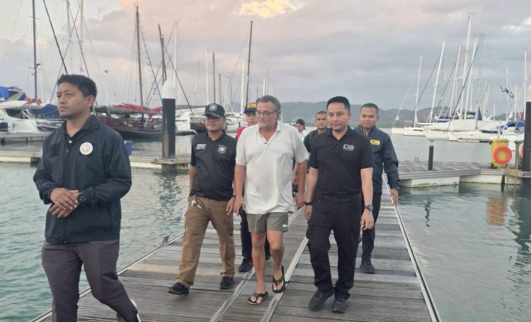 ตร.สอบสวนกลางบุกจับชาวเยอรมันคาเรือหรู จัดทัวร์เถื่อนที่ภูเก็ต