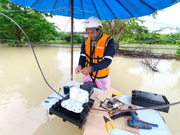 ทรู คอร์ปอเรชั่น เร่งดูแลสัญญาณมือถือ-เน็ตบ้านพื้นที่ทุ่งสง นครศรีธรรมราช หลังน้ำท่วมหนัก